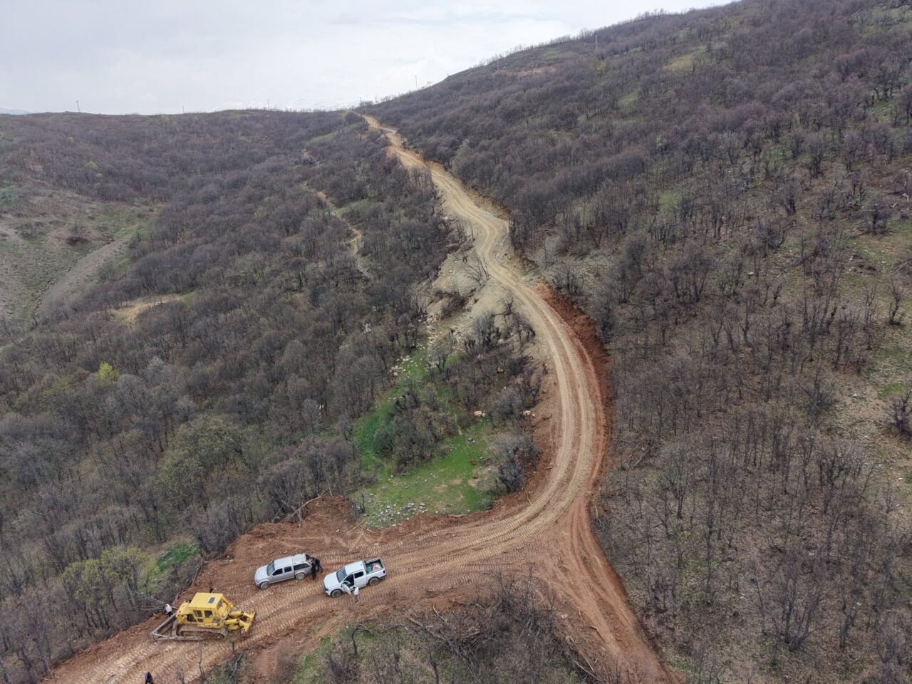 TUNCELİ (AA) – Tunceli'nin Ovacık ilçesinde taşkın nedeniyle köprüsü hasar