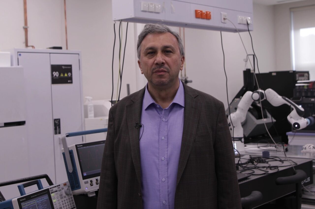- Koç Üniversitesi Rektörü Prof. Dr. Metin Sitti:
- "İnsan vücudundaki