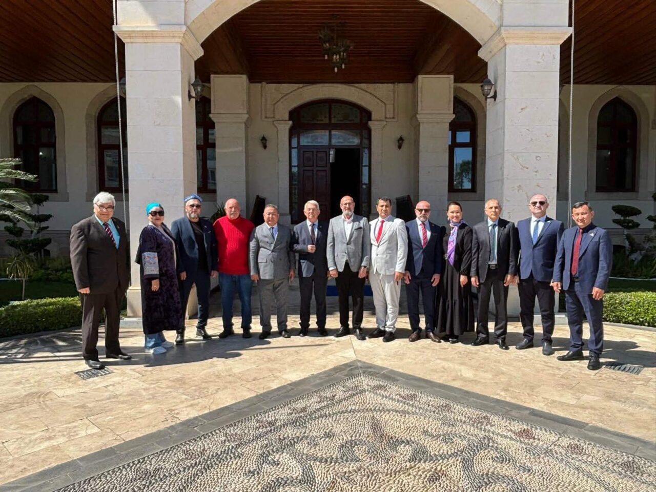 ANTALYA (AA) – Antalya Valisi Hulusi Şahin, Türk dünyası temsilcilerini