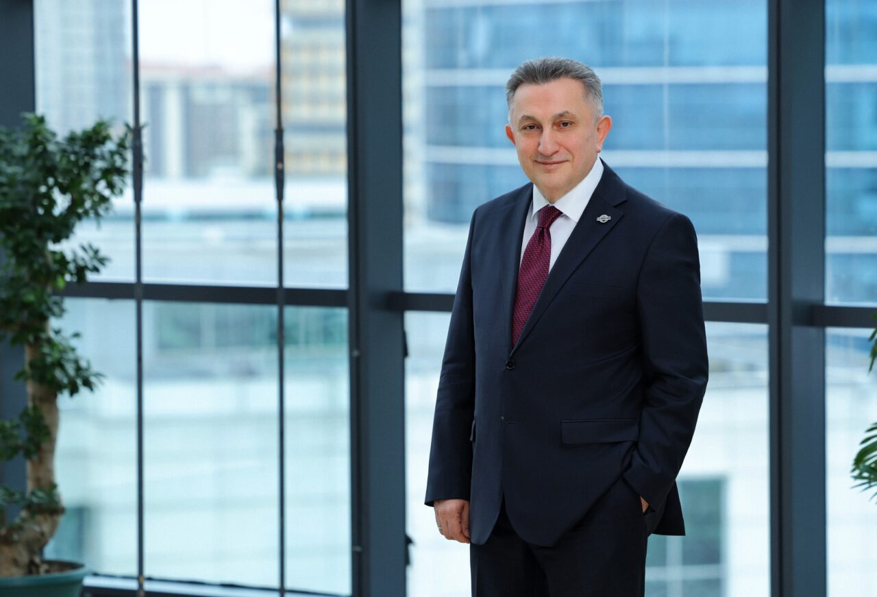 - Türk Eximbank Genel Müdürü Ali Güney:
- "Zorlu küresel piyasa