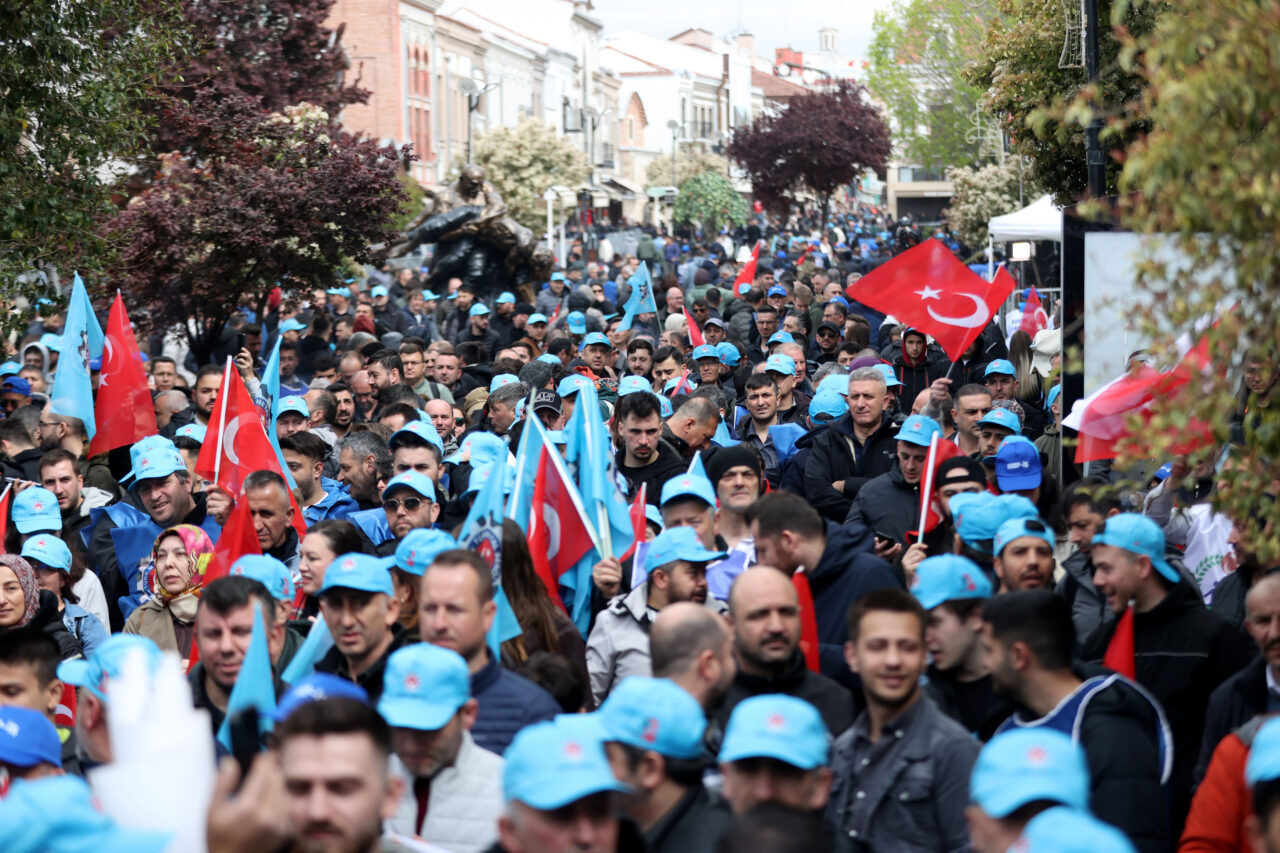 - TÜRK-İŞ Genel Başkanı Ergün Atalay:
- "Biz bu ülkede nerede
