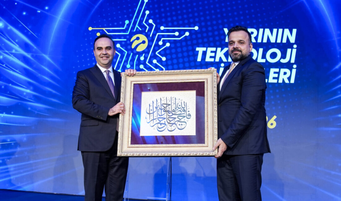 - Turkcell Genel Müdürü Ali Taha Koç:
- "Devletimizin ortaya koyduğu