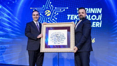 - Turkcell Genel Müdürü Ali Taha Koç:
- "Devletimizin ortaya koyduğu