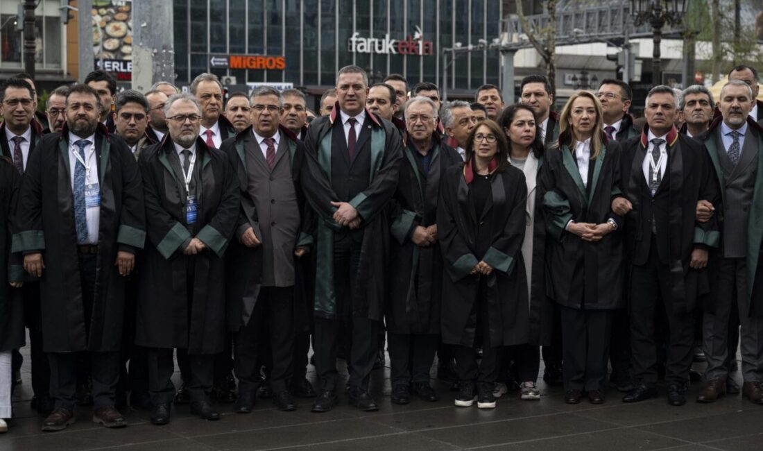 - Türkiye Barolar Birliği Başkanı Erinç Sağkan:
- "Biz, bu toplumun