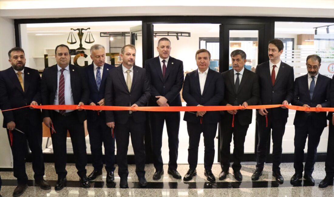 ERZİNCAN (AA) – Erzincan Barosu bünyesinde, avukatlara ve hukuk fakültesi