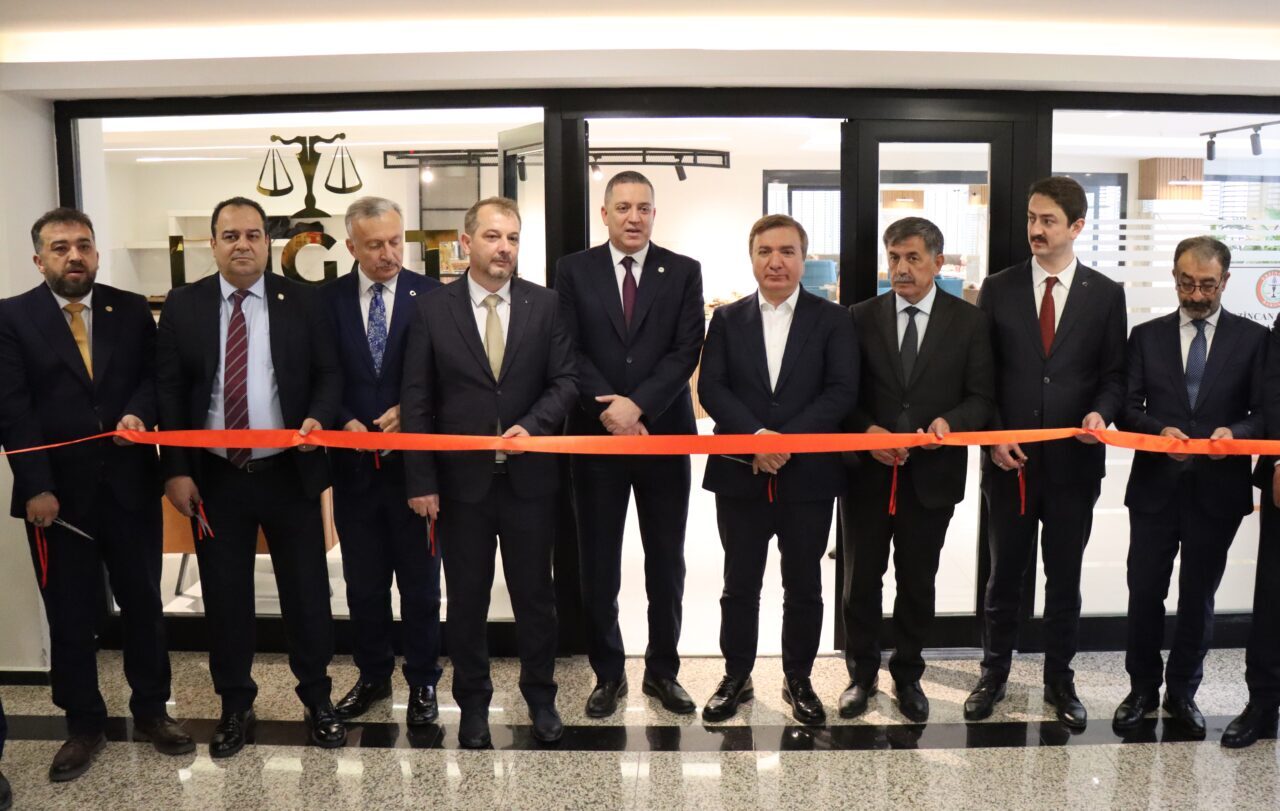 ERZİNCAN (AA) – Erzincan Barosu bünyesinde, avukatlara ve hukuk fakültesi