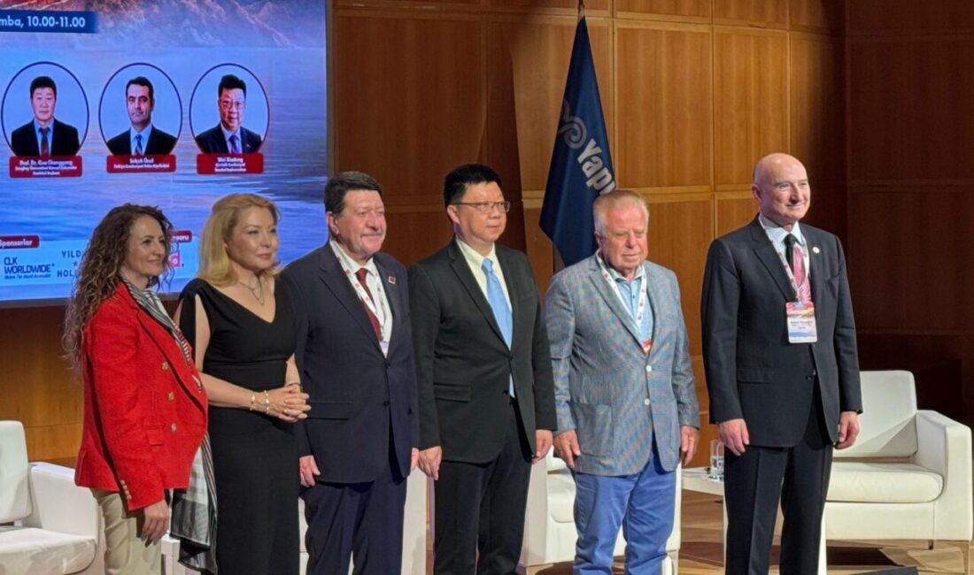 - Çin Halk Cumhuriyeti İstanbul Başkonsolosu Wei Xiaodong: 
- "Türkiye'nin