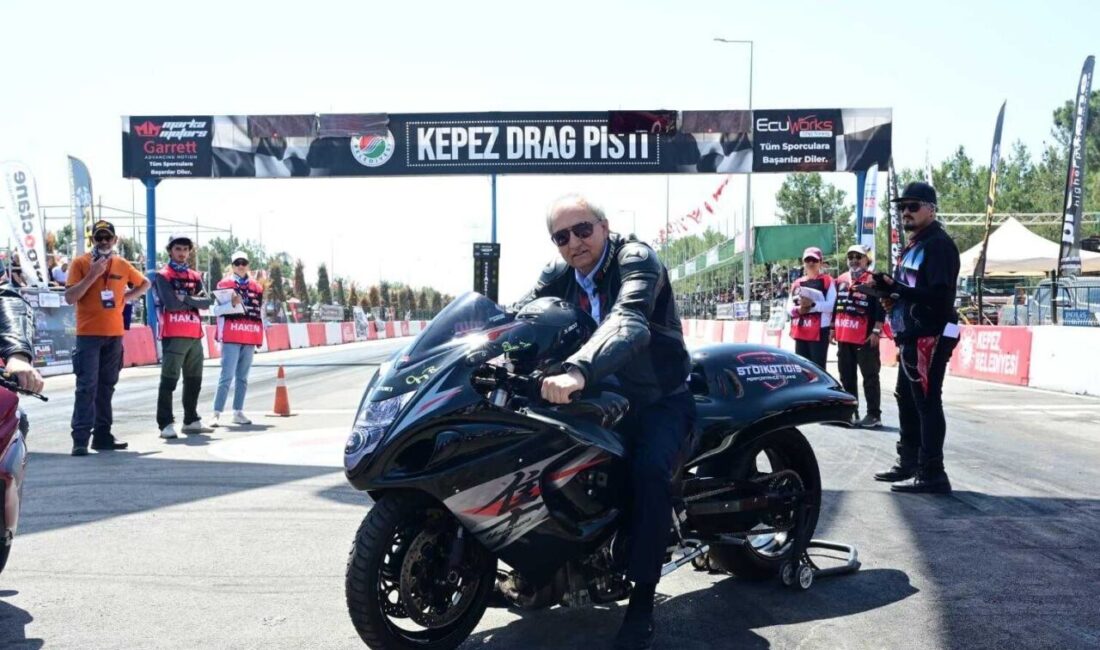 ANTALYA (AA) – Antalya'nın Kepez ilçesinde düzenlenen Türkiye Oto Drag