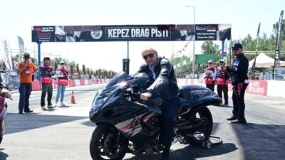 ANTALYA (AA) – Antalya'nın Kepez ilçesinde düzenlenen Türkiye Oto Drag