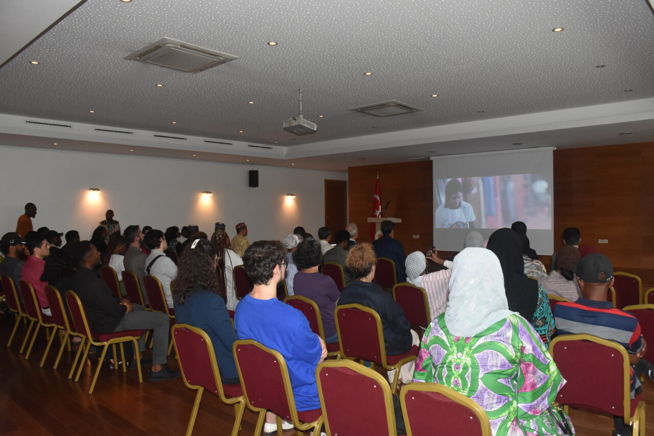 ABUJA (AA) – Türkiye'nin Abuja Büyükelçiliği'nde düzenlenen Türk-Nijerya Film Gösterim