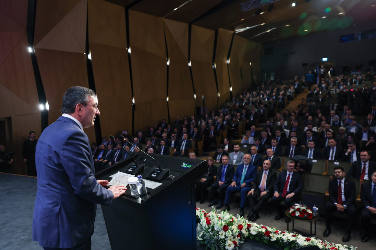 - Cumhurbaşkanlığı Yatırım ve Finans Ofisi Başkanı Burak Dağlıoğlu:
- "Şu