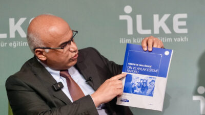 - Din eğitimi araştırmacısı Prof. Dr. Recep Kaymakcan:
- "Dünya örnekleri,