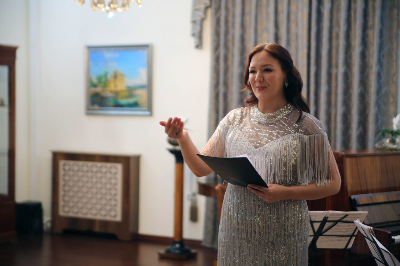 BİŞKEK (AA) – Türkiye'nin Bişkek Büyükelçiliği rezidansı, Kırgız opera sanatçılarının