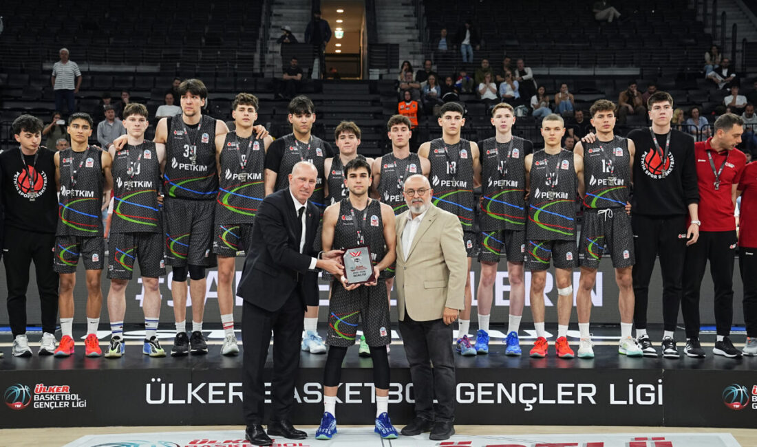 - Anadolu Efes: 65 - Aliağa Petkimspor: 55
- Lacivert-beyazlı takım,