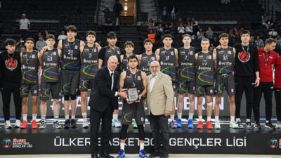 - Anadolu Efes: 65 - Aliağa Petkimspor: 55
- Lacivert-beyazlı takım,