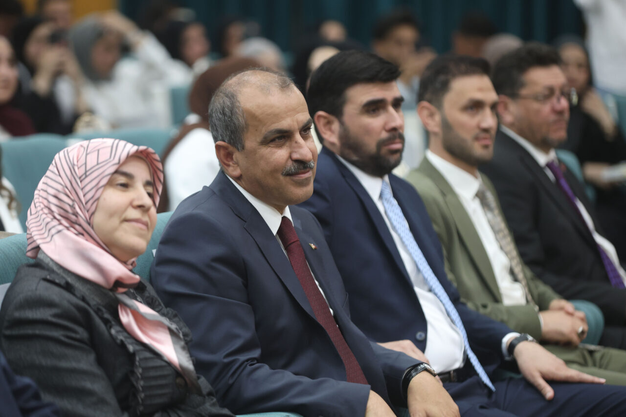 -Türkiye'nin Amman Büyükelçisi Yakup Caymazoğlu:
- "Geçen yıl büyükelçi olarak atandığım