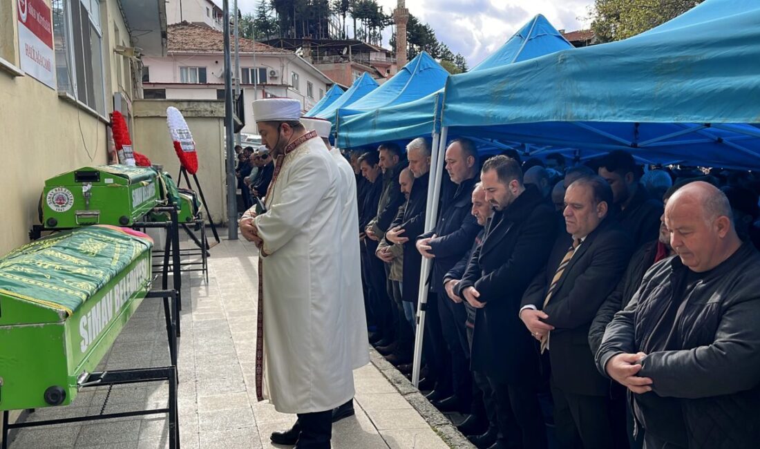 KÜTAHYA (AA) – Uşak'ta dün akşam meydana gelen zincirleme trafik