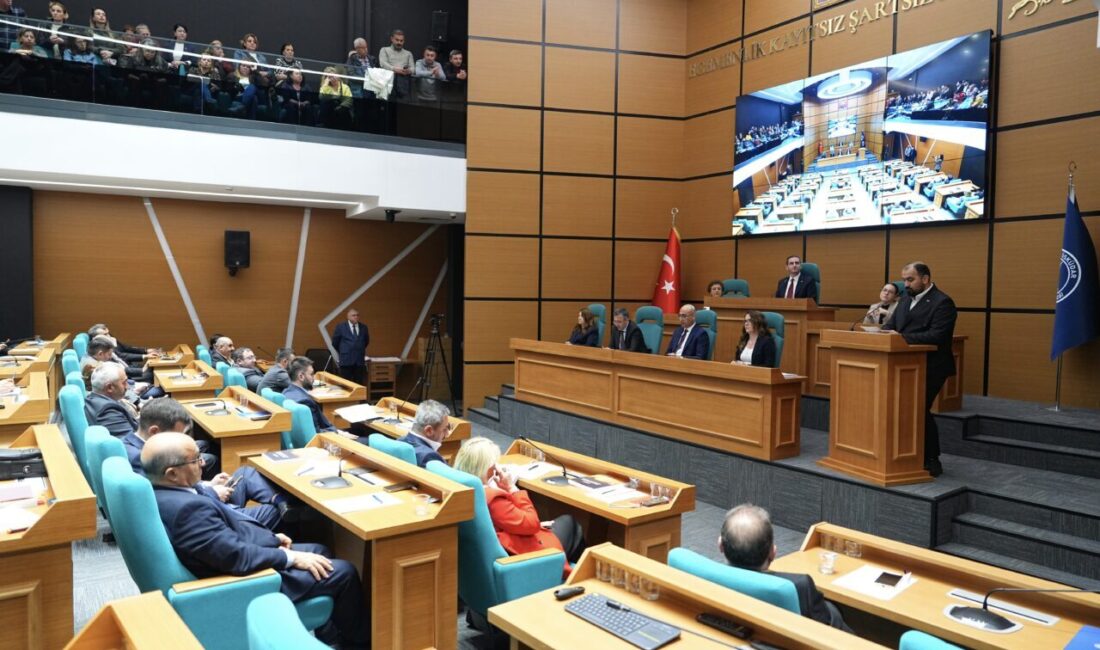 İSTANBUL (AA) – Üsküdar Belediye Meclisi'nde ilçenin çeşitli noktalarına asılan