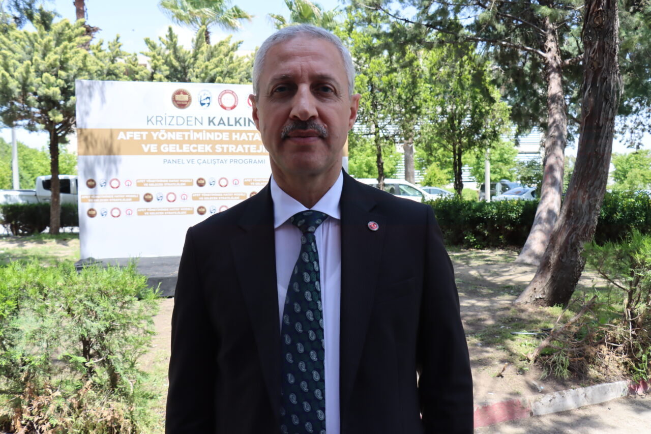 - "Yıkılmış olan bir şehirde, bir dirilişi, acının yerine umudu,