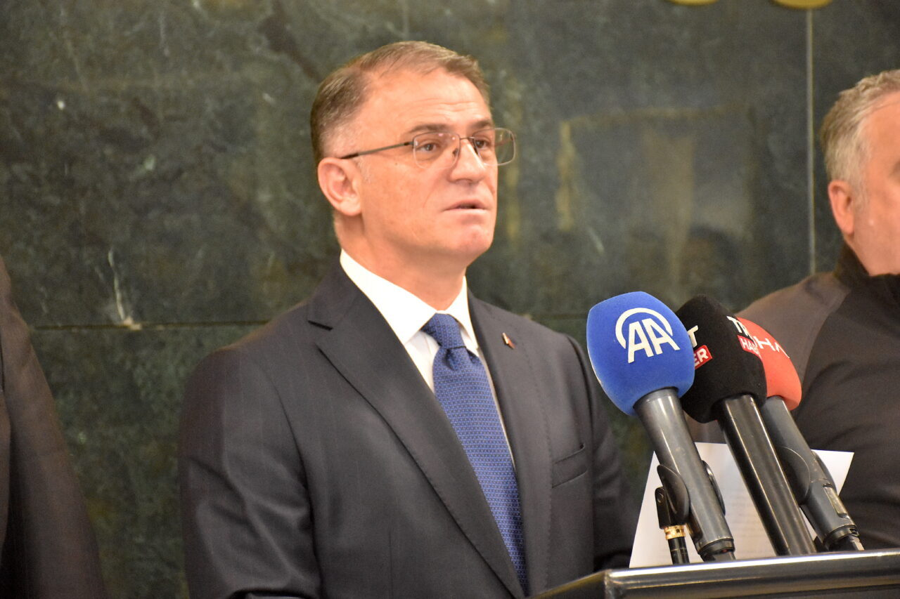 - Van Valisi ve Büyükşehir Belediye Başkan Vekili Ozan Balcı:
-