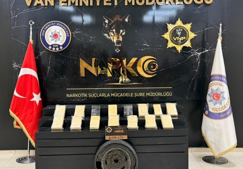 VAN (AA) – Van'ın Gevaş ilçesinde 16 kilo 260 gram