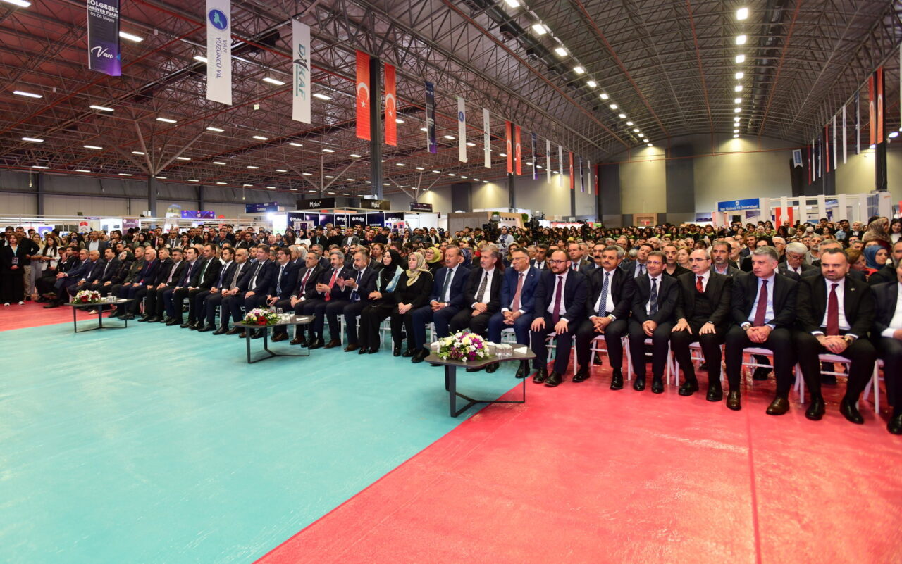 - Çalışma ve Sosyal Güvenlik Bakan Yardımcısı Ahmet Aydın:
- "Üç