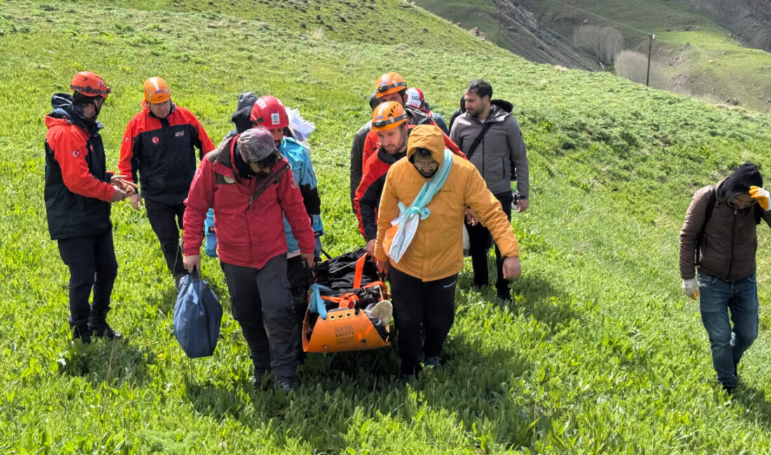 VAN (AA) – Van'ın İpekyolu ilçesinde dağda düşme sonucu ayağı