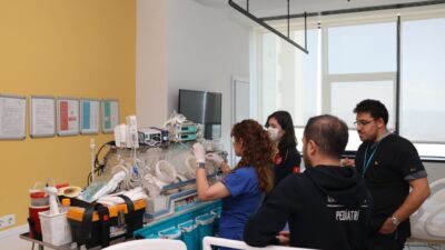 İZMİR (AA) – Van'da doğuştan bağırsak rahatsızlığı olan 3,5 aylık