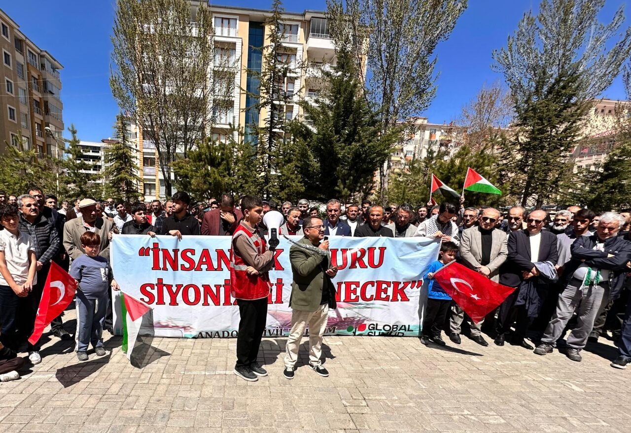 VAN (AA) – Van'da, İsrail'in Gazze'ye doğru ilerleyen Küresel Sumud