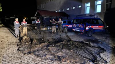 VAN (AA) – Van'ın Muradiye ilçesinde kaçak inci kefali avladığı