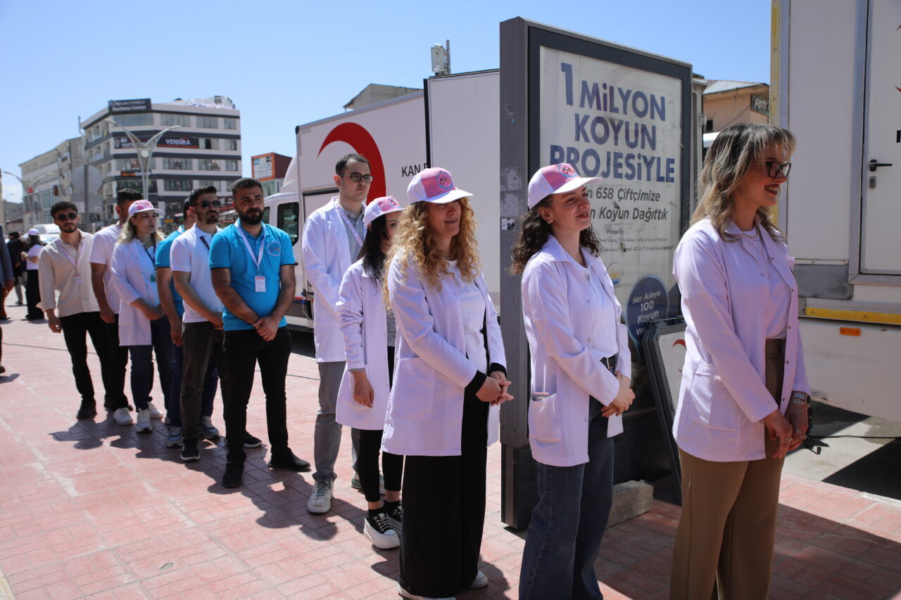 VAN (AA) – Van'ın Erciş ilçesinde "Sağlık İçin Hareket Et