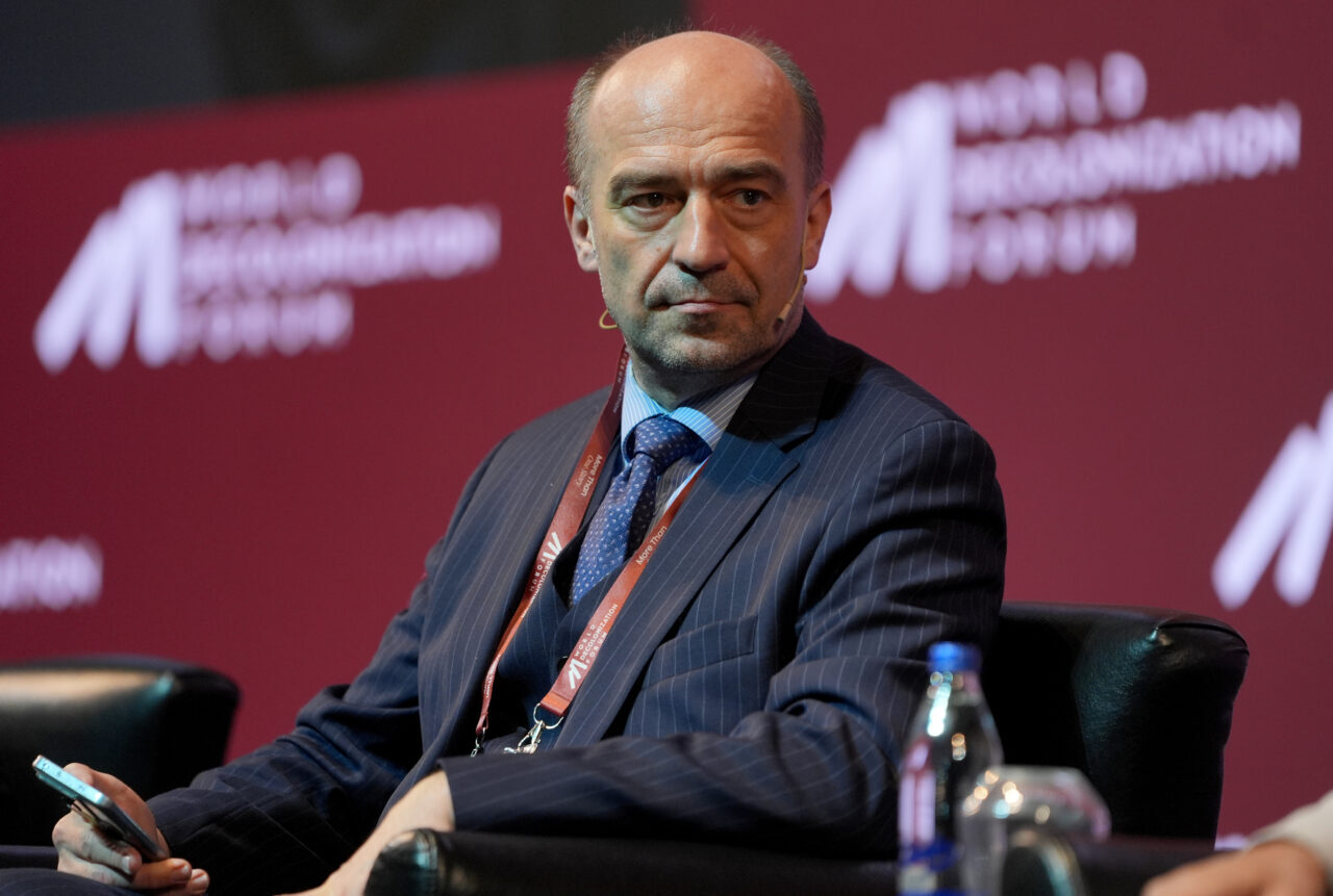 - Sömürgecilik mirasıyla mücadelede bütünüyle yeni bir paradigma inşa etmenin
