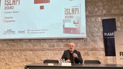 İSTANBUL (AA) – Yazar Cüneyt Sezer, Rami Kütüphanesi'nde düzenlenen söyleşide