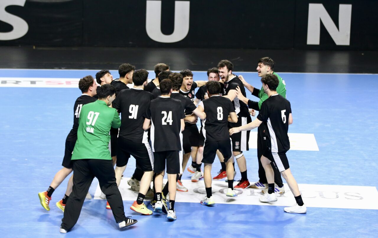 - Final maçında Spor Toto'yu 37-36 yenen Beşiktaş, şampiyonluk kupasını