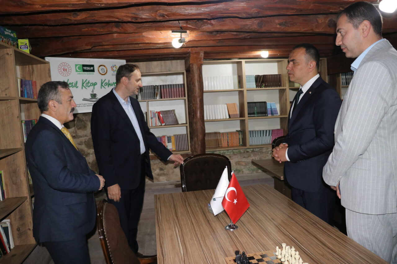 - "Dünya bağımlılıkla alakalı büyük bir yangın yaşıyor. Özellikle pandemiden