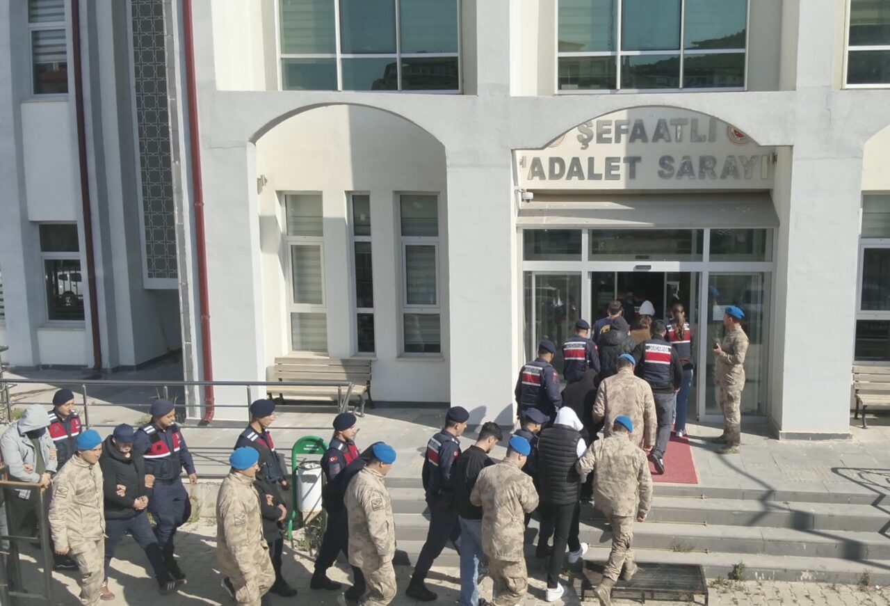 YOZGAT (AA) – Yozgat merkezli 9 ilde düzenlenen dolandırıcılık operasyonunda