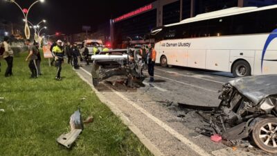 YOZGAT (AA) – Yozgat'ta 4 otomobilin karıştığı zincirleme trafik kazasında