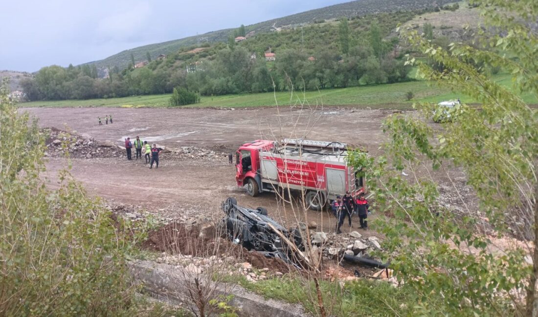 YOZGAT (AA) – Yozgat'ın Akdağmadeni ilçesinde otomobilin devrilmesi sonucu 4