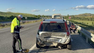 YOZGAT (AA) – Yozgat'ın Yerköy ilçesinde, hafif ticari araç ile