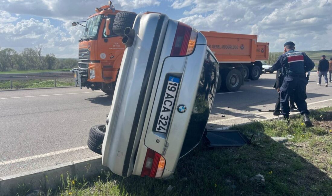YOZGAT (AA) – Yozgat'ın Sorgun ilçesinde iki otomobilin çarpıştığı kazada