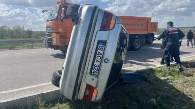 YOZGAT (AA) – Yozgat'ın Sorgun ilçesinde iki otomobilin çarpıştığı kazada