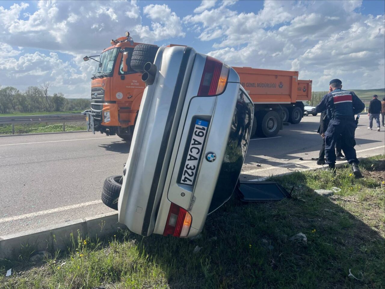 YOZGAT (AA) – Yozgat'ın Sorgun ilçesinde iki otomobilin çarpıştığı kazada