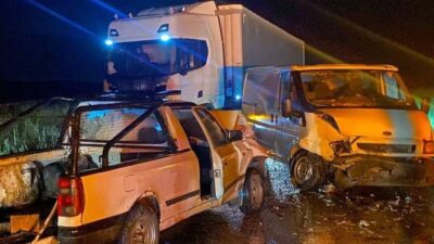 YOZGAT (AA) – Yozgat'ın Boğazlıyan ilçesinde minibüs ile pikabın çarpışması