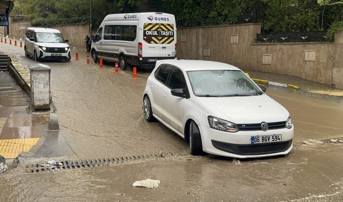 YOZGAT (AA) – Yozgat'ta sağanak, hayatı olumsuz etkiledi. Kent merkezinde