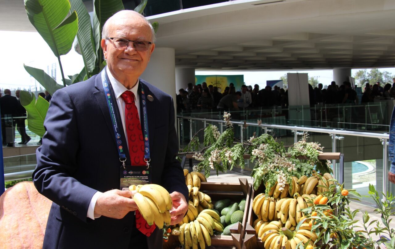 -YÜciTA Başkanı Prof. Dr. Yavuz Tekelioğlu:
- "Kentlerin coğrafi işaret potansiyellerini
