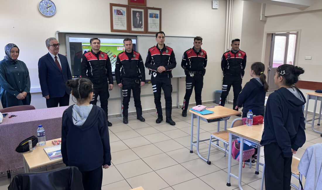 KASTAMONU (AA) – Kastamonu'da ortaokul öğrencisi Miraysu Taban'ın yunus polisleriyle