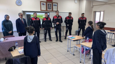 KASTAMONU (AA) – Kastamonu'da ortaokul öğrencisi Miraysu Taban'ın yunus polisleriyle