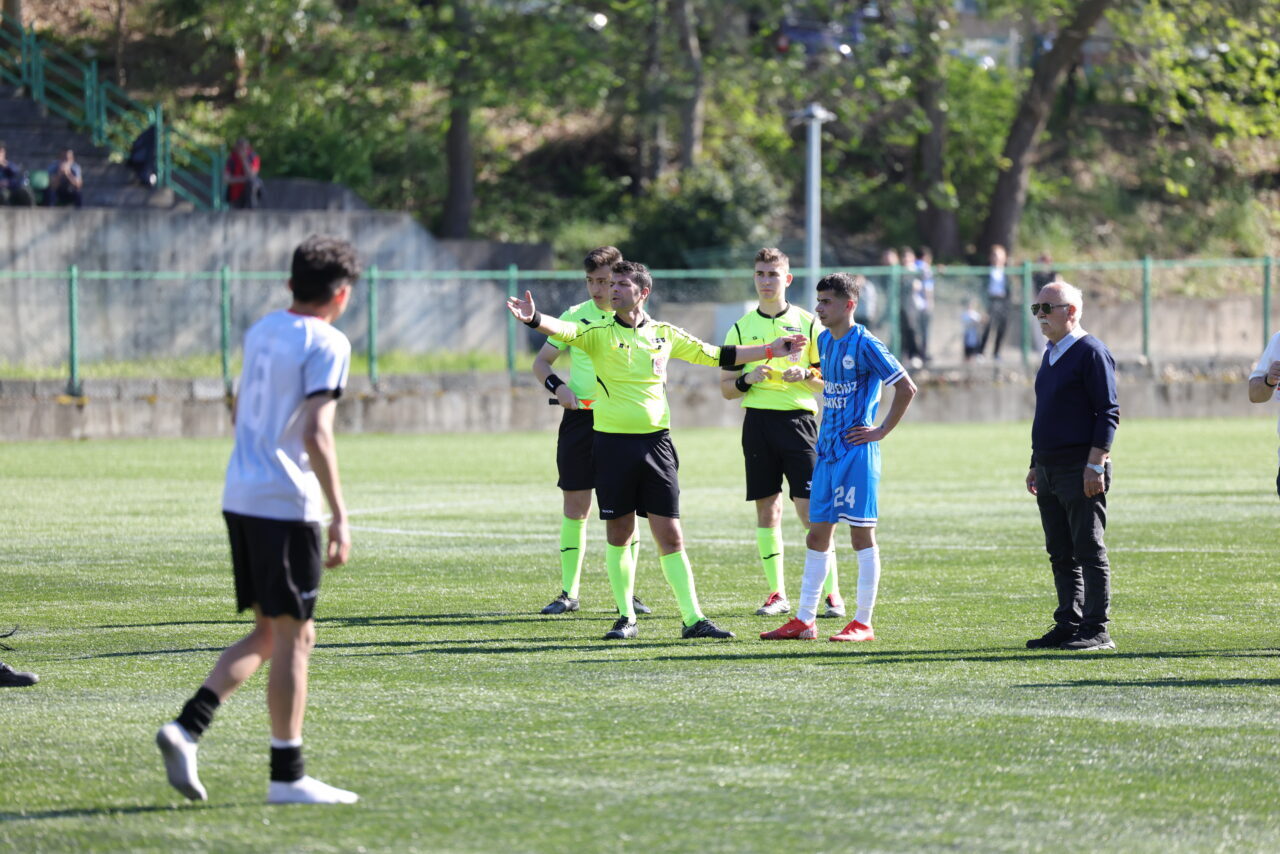 ZONGULDAK (AA) – Zonguldak'ta Çatalağzı Demirspor ile Devrek Bastonkent Spor