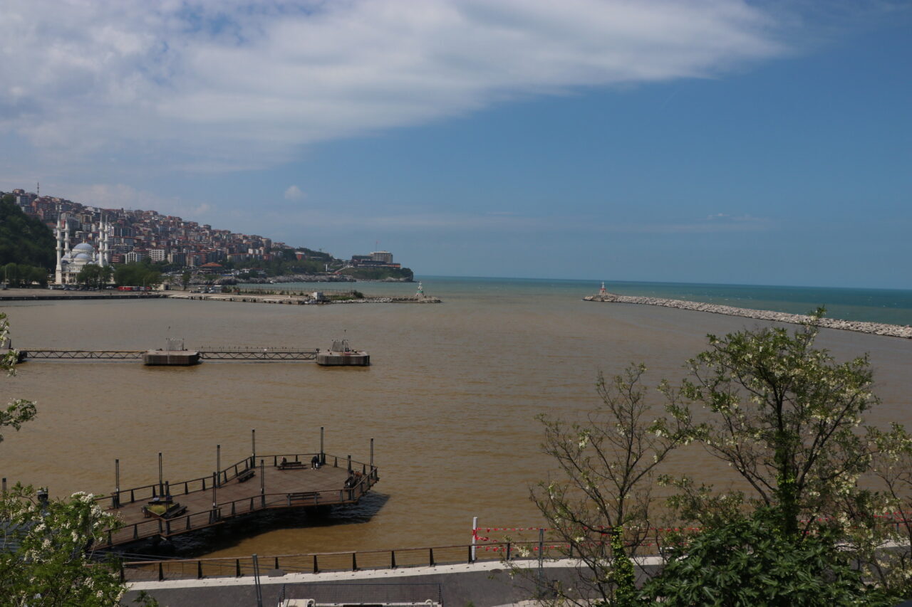 ZONGULDAK (AA) – Zonguldak'ta yağışın ardından derelerin taşıdığı çamurlu su