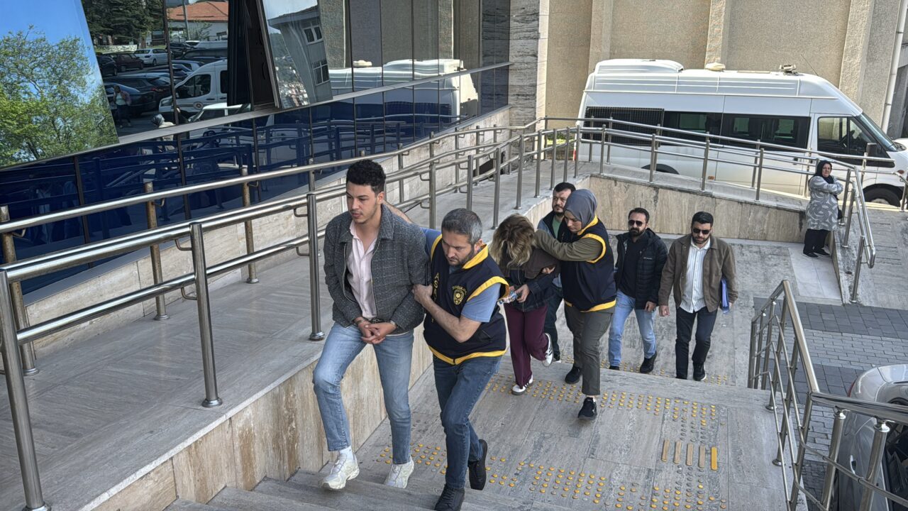 ZONGULDAK (AA) – Zonguldak'ta "ev sahibi yapma" vaadiyle dolandırıcılık yaptıkları